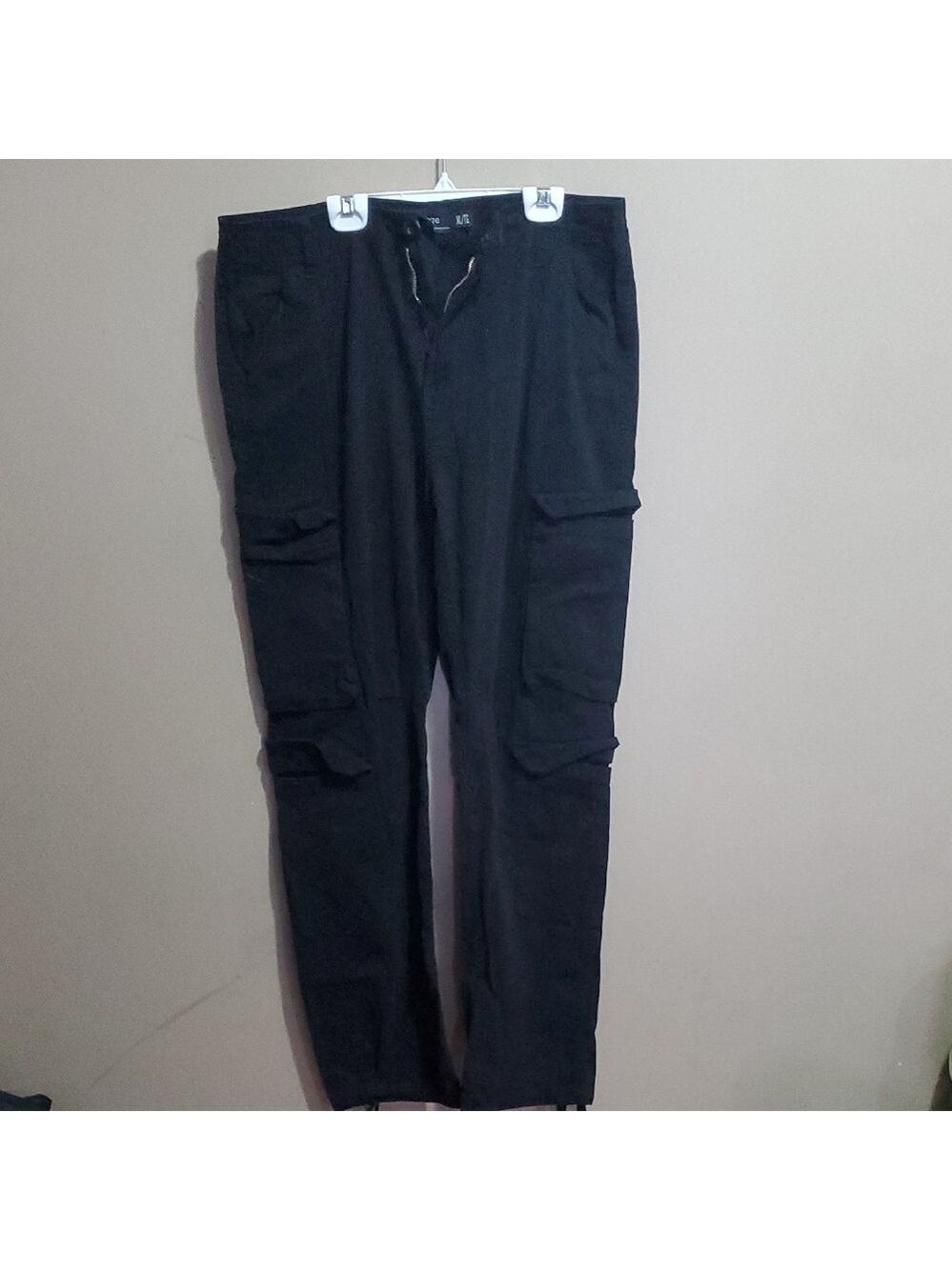 Refuge Dark Cargo Pants Size XL